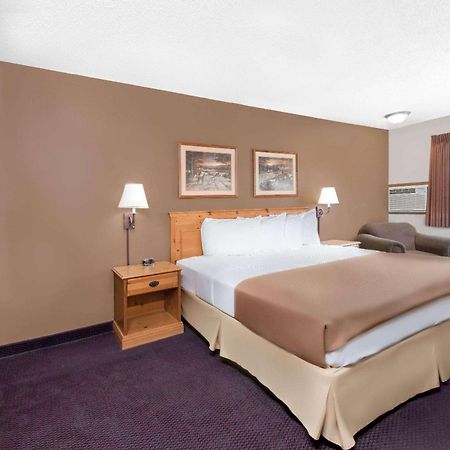 Hotel Super 8 By Wyndham Chamberlain Sd Esterno foto