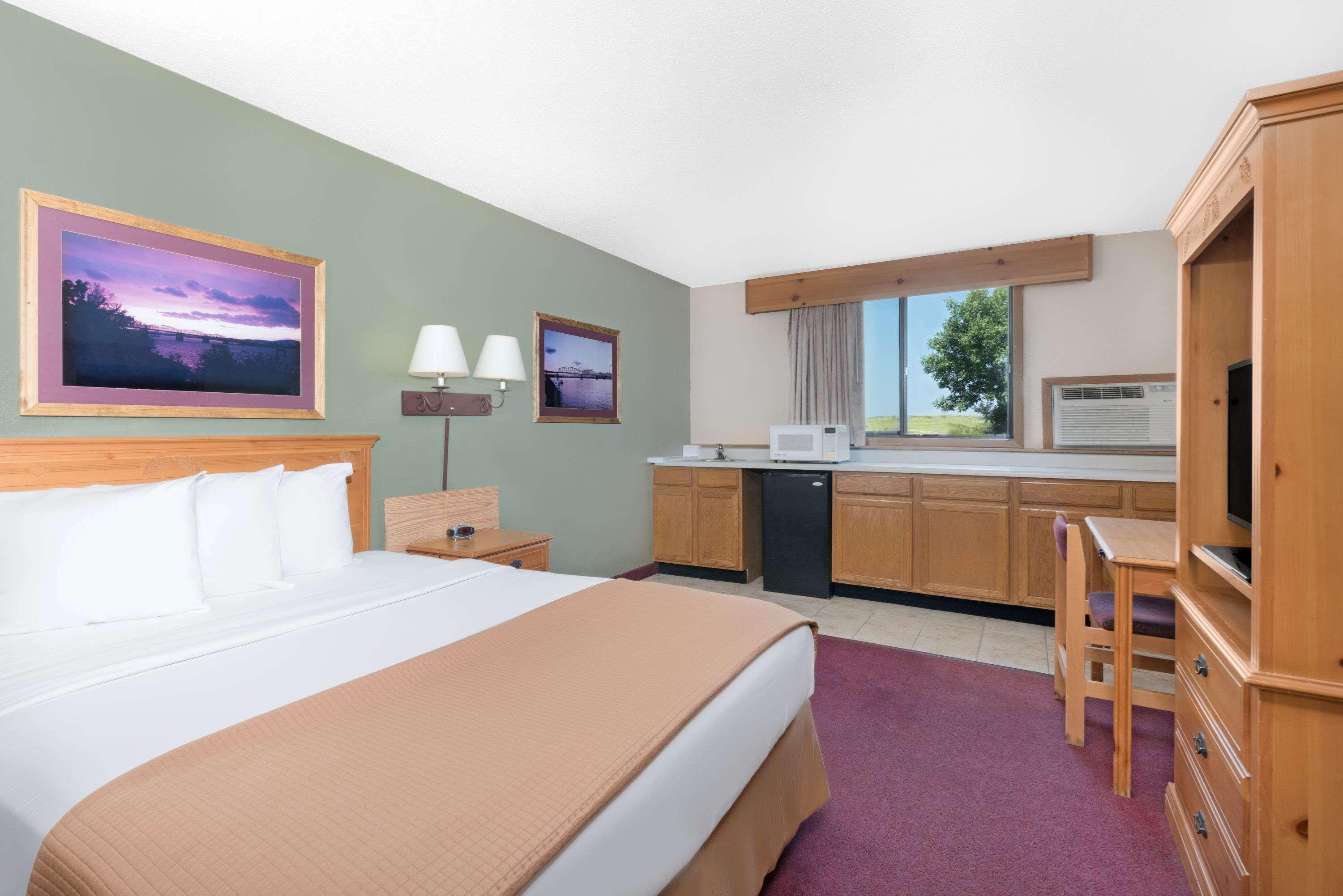 Hotel Super 8 By Wyndham Chamberlain Sd Esterno foto
